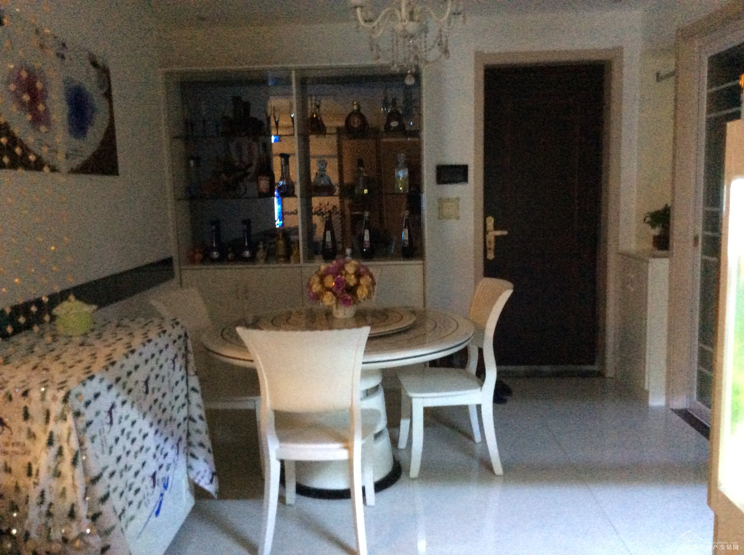 南北通透、雙陽(yáng)臺(tái)江景房